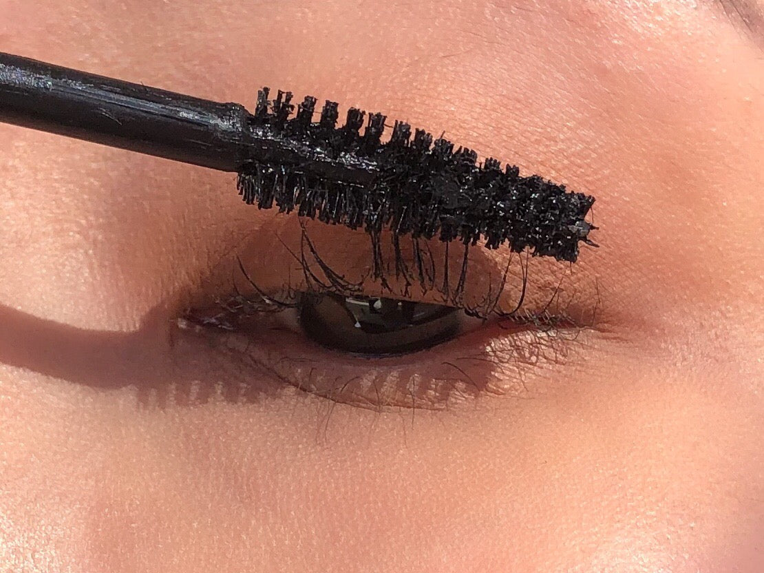 How To Keep Straight Lashes Curled All Day
